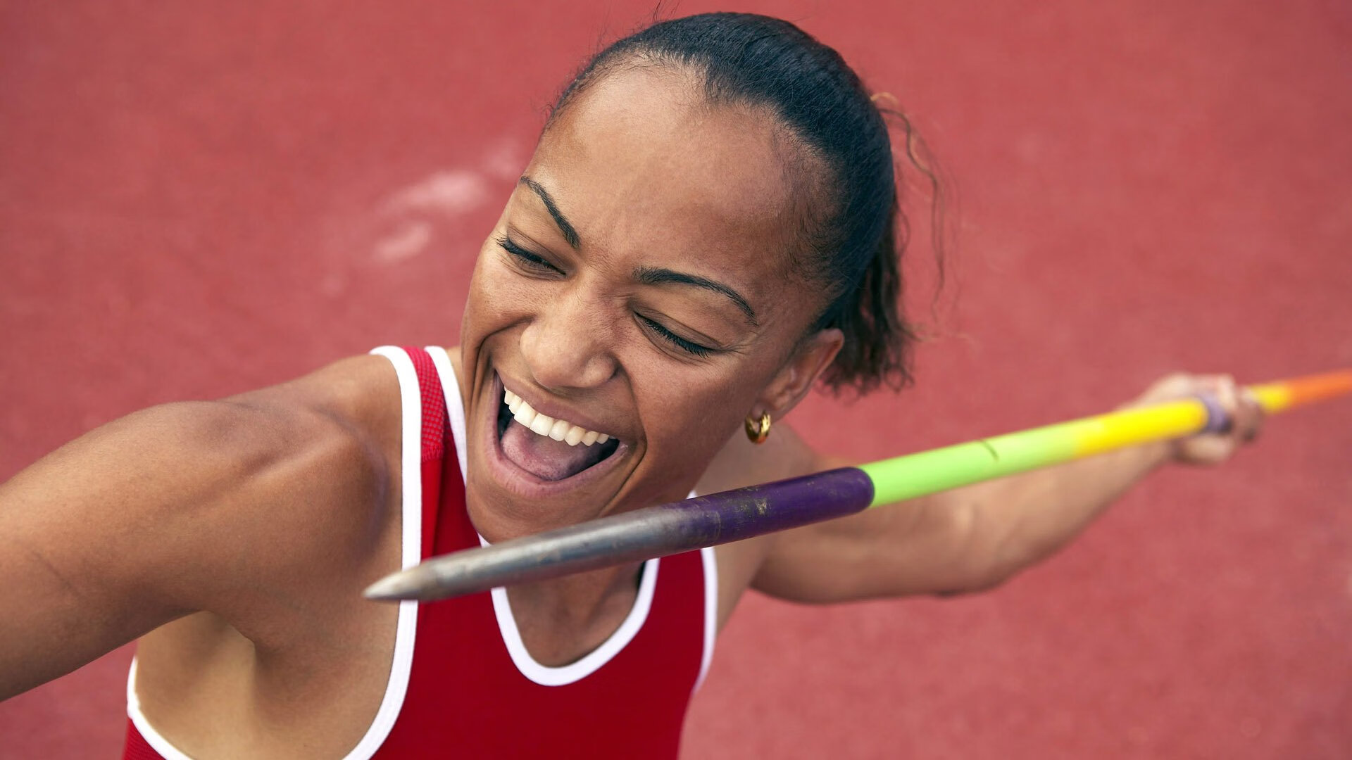 青年极限攀爬赛，登顶山峰的勇气考验，极限攀爬第一人坠亡